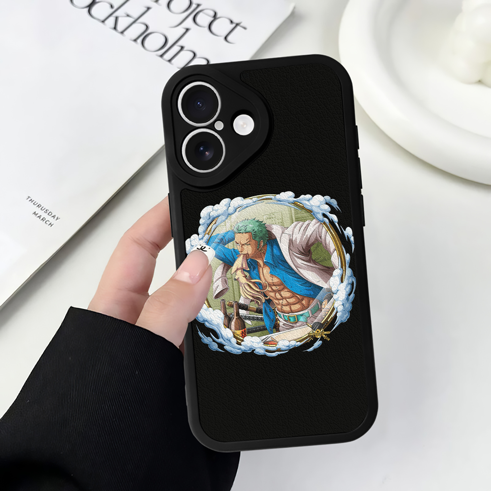 （画像用） ワンピース ロロノア・ゾロ ONE PIECE Roronoa Zoro 【iPhone 16シリーズ対応】シリコンスマホケース（レザー調） 材質：シリコン
